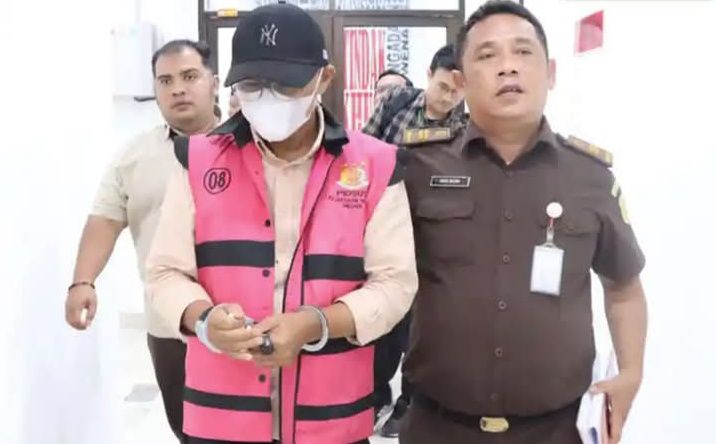 Khairul Aminsyah Lubis Kasi Sarpras Kecamatan Medan Polonia Serahkan Diri, Kajari Medan Lakukan Penahanan