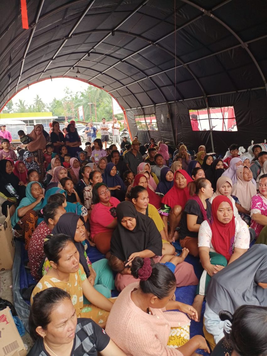 Ketua Bhayangkari Cabang Langkat Salurkan Bantuan untuk Pengungsi Banjir di Hinai