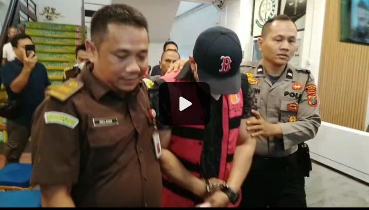 Giliran Kadis Koperasi UKM Perindustrian dan Perdagangan Kota Medan Pakai Rompi Ungu