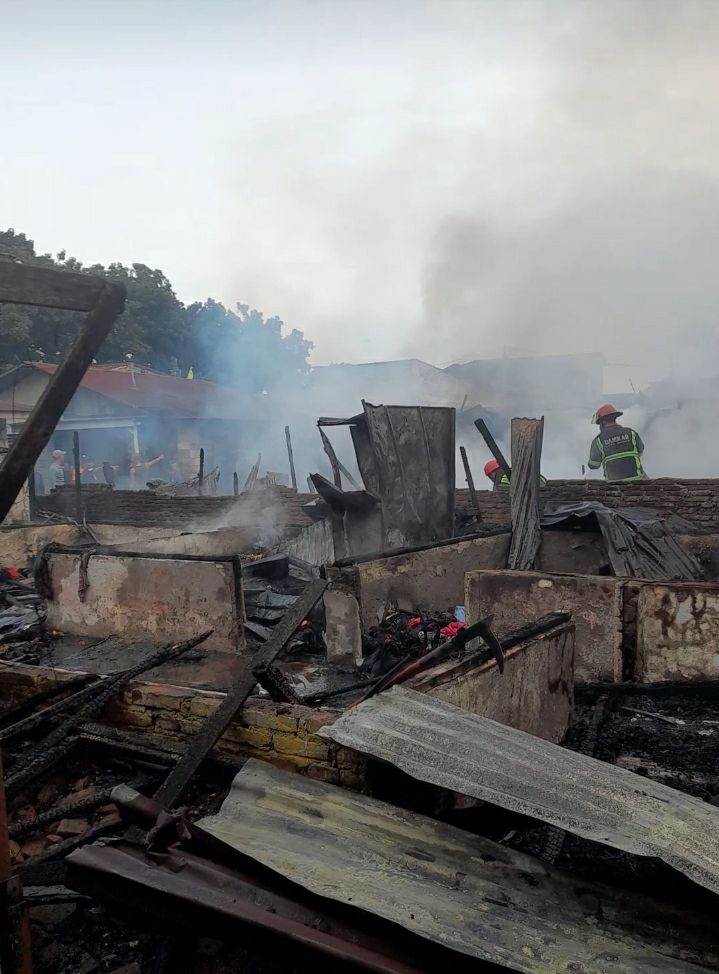 Kebakaran Hebat Landa Medan Denai, 4 Rumah Hangus