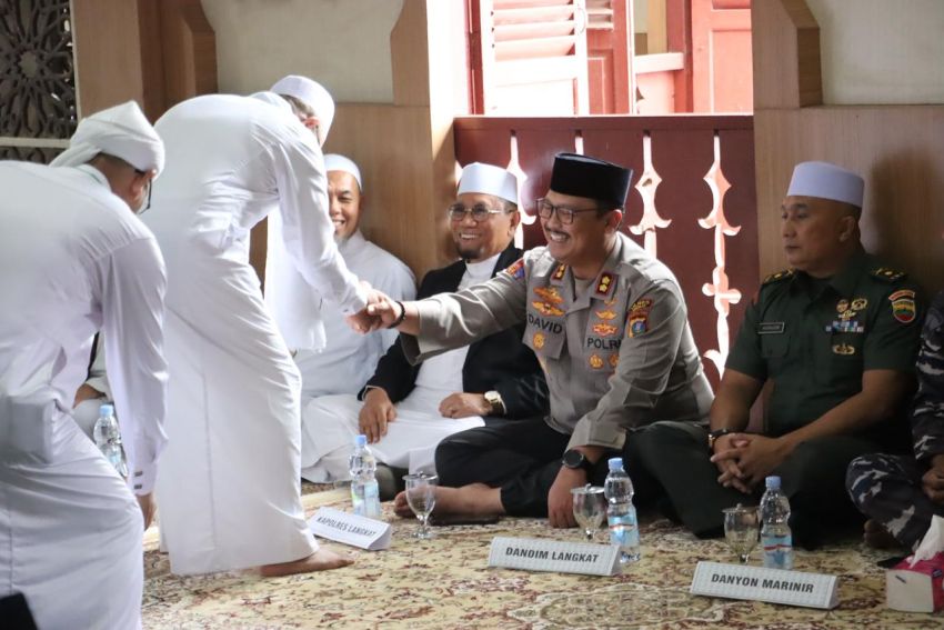 Kapolres Langkat Bersama Ribuan Jamaah Peringati Haul ke&ndash;102 Syekh Abdul Wahab Rokan di Babussalam