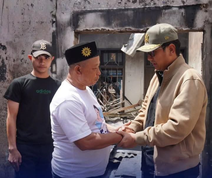 Rico Waas Salurkan Bantuan untuk Korban Kebakaran di Jalan Alumunium Medan