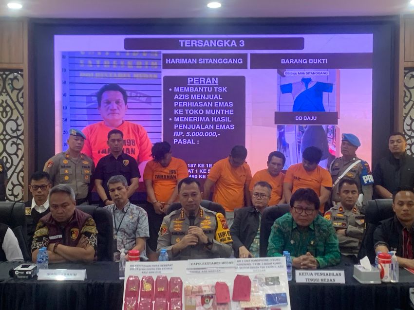 Jean Calvijn Simanjuntak Bongkar Pelaku Pembakar Rumah Hakim, Ini Foto-fotonya...