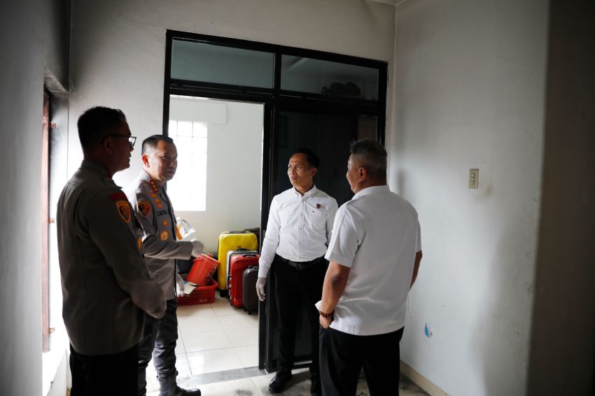 Ini Dia Foto-foto Kondisi Rumah Hakim Saat Tim Labfor Polda Sumut dan Polrestabes Medan Turun ke Lokasi