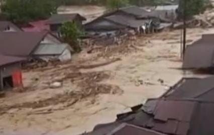 Hujan tak Kunjung Reda, Tanah pun Retak: Sumatera Utara Dikepung Air dan Longsor