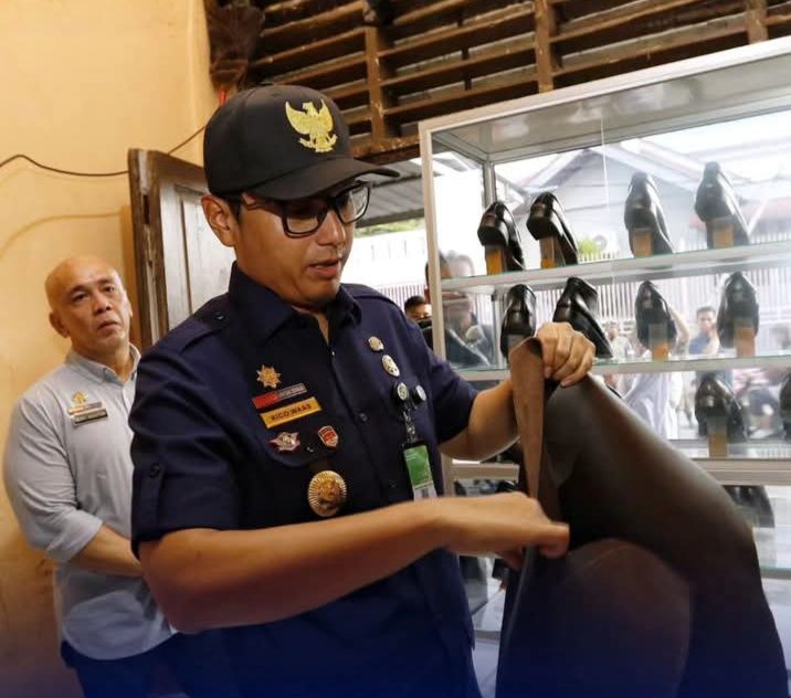 Rico Waas Kunjungi Komplek PIK, Puji Kualitas Sepatu Lokal