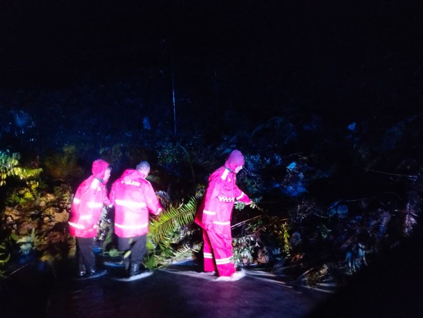 Polres Humbahas dan Pemkab Bergerak Cepat Tangani Longsor di Wilayah Pakkat