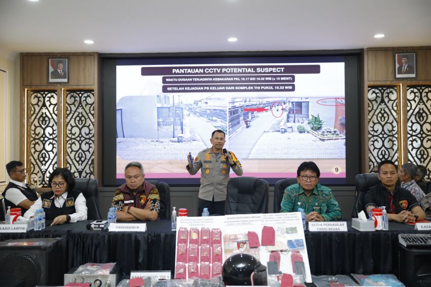 Jean Calvijn Simanjuntak Bongkar Pelaku Pembakar Rumah Hakim, Ini Foto-fotonya...