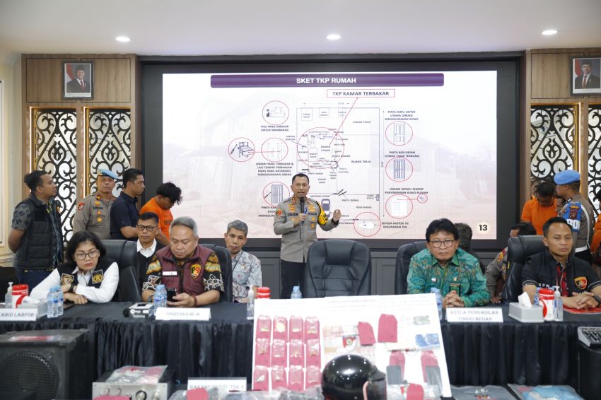 Jean Calvijn Simanjuntak Bongkar Pelaku Pembakar Rumah Hakim, Ini Foto-fotonya...