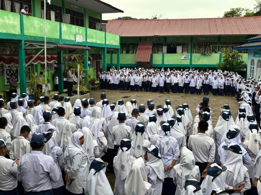 Polres Sibolga Gencarkan "Police Goes To School" di Sejumlah Sekolah, Edukasi Anti Tawuran dan Narkoba