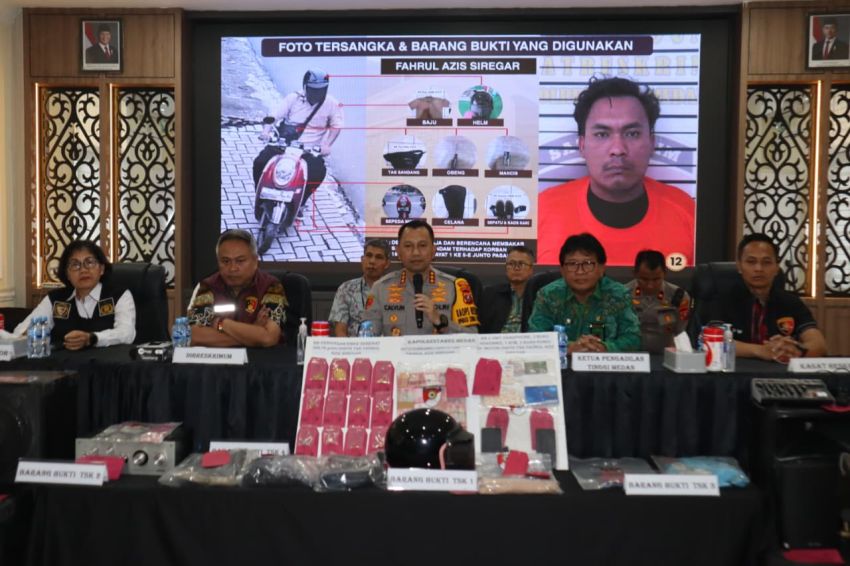 Jean Calvijn Simanjuntak Bongkar Pelaku Pembakar Rumah Hakim, Ini Foto-fotonya...