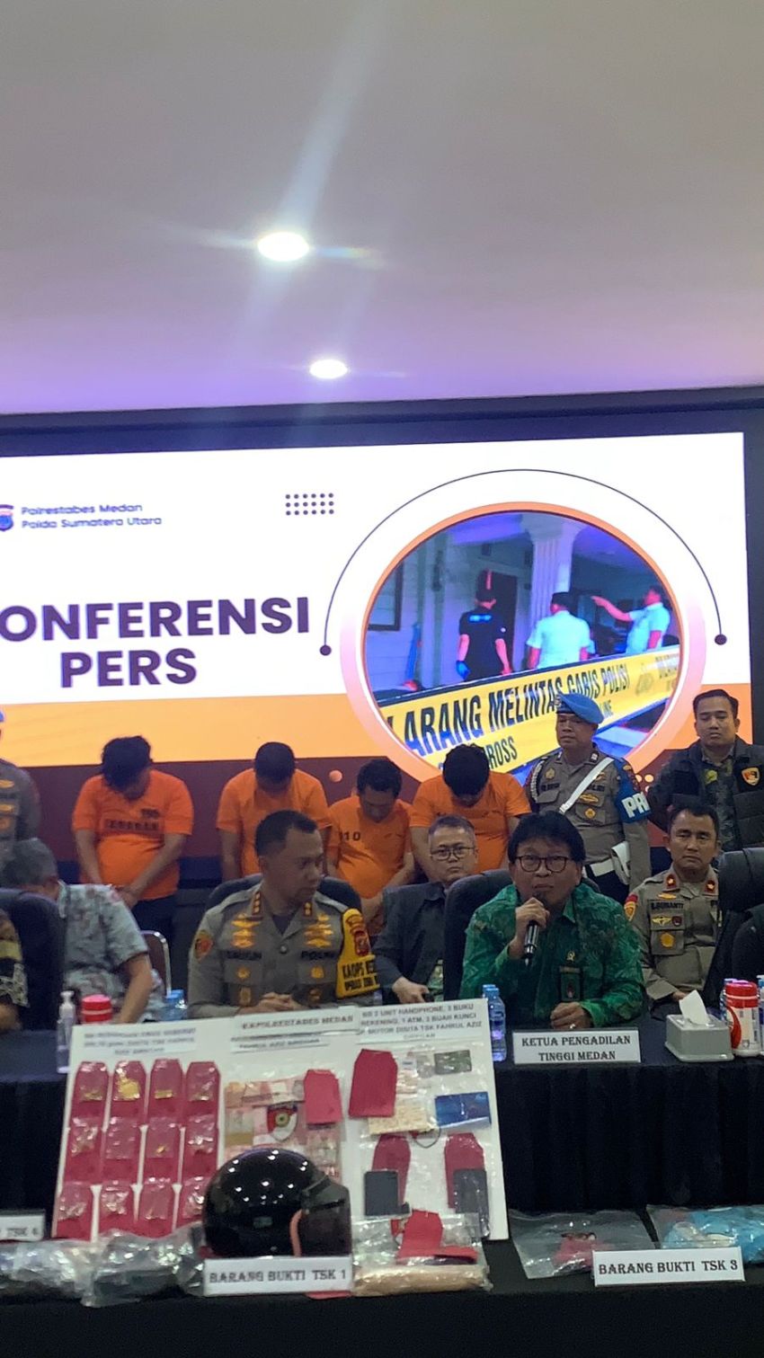 Jean Calvijn Simanjuntak Bongkar Pelaku Pembakar Rumah Hakim, Ini Foto-fotonya...