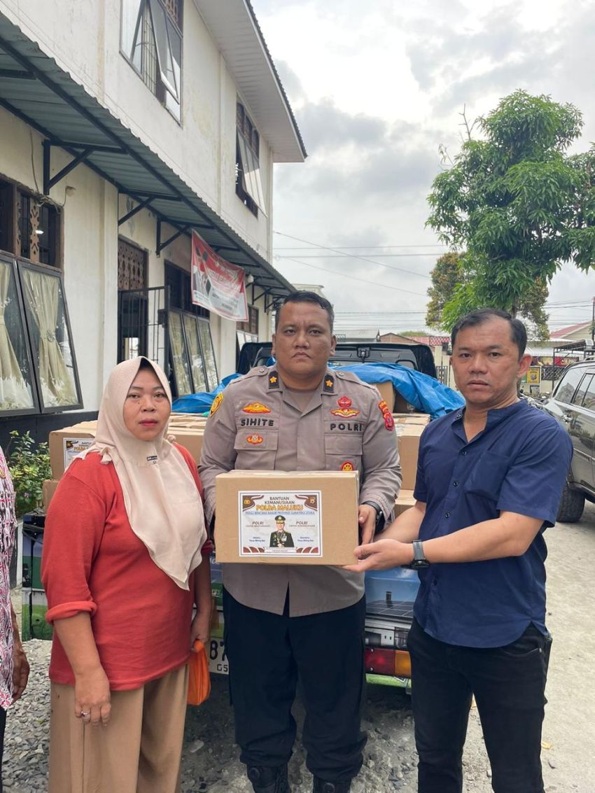 Polda Maluku Kembali Salurkan Bantuan Sembako untuk Warga Terdampak Banjir di Medan Labuhan