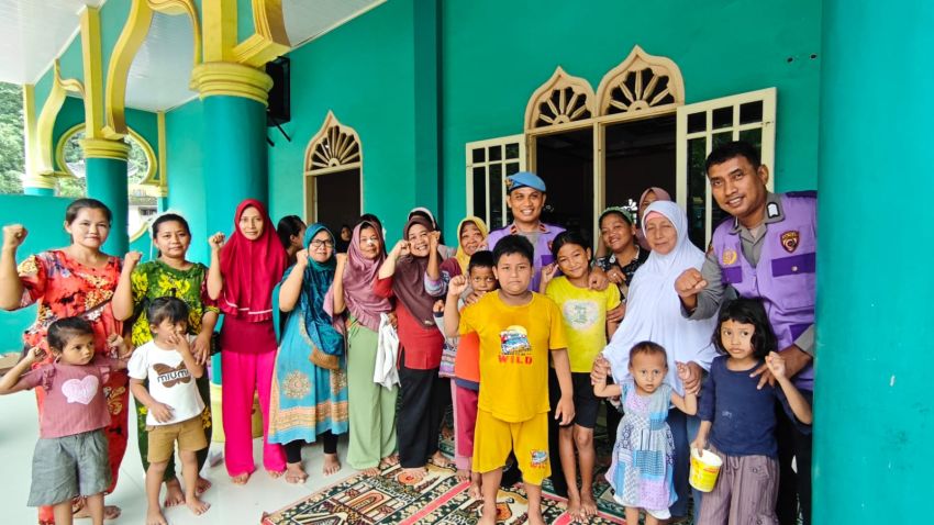 Polres Sibolga Salurkan Bantuan dan  Gelar Trauma Healing Korban  Banjir dan Longsor