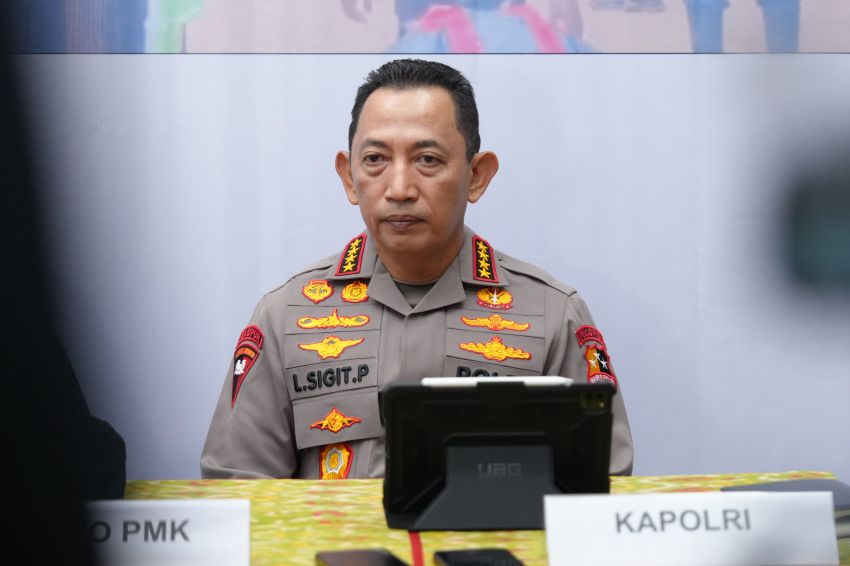 Kapolri Tegaskan Personel dan Logistik Dikerahkan ke Lokasi Terisolir Bencana Sumatera