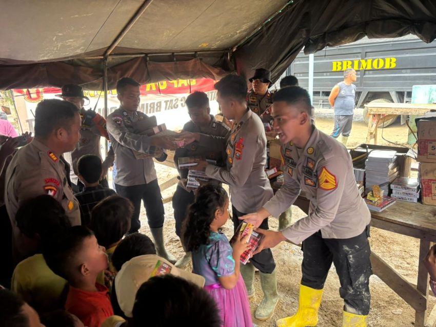 Taruna Akpol dan Polres Tapsel Tebar Kepedulian, Hadirkan Harapan bagi Anak-anak Terdampak Bencana di Desa Aek Ngadol