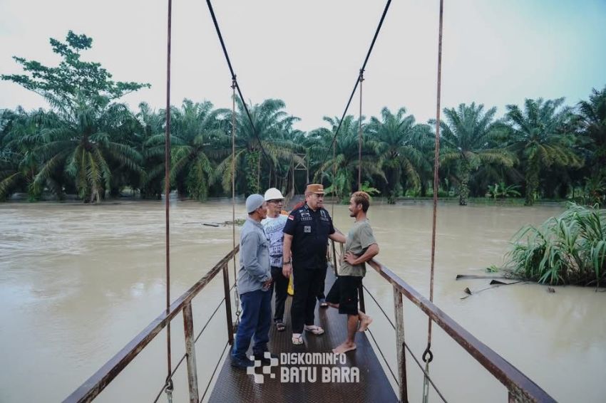 Jembatan Gantung Kandangan Nyaris Putus, Bupati Baharuddin Pastikan Perbaikan Dilakukan Secepat Mungkin