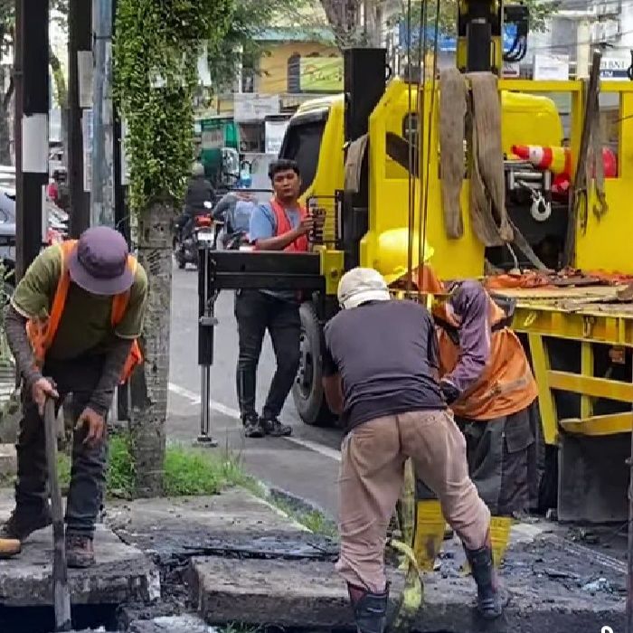 Plt Dinas SDABMBK Gibson Panjaitan Tinjau Normalisasi Drainase Jalan Halat