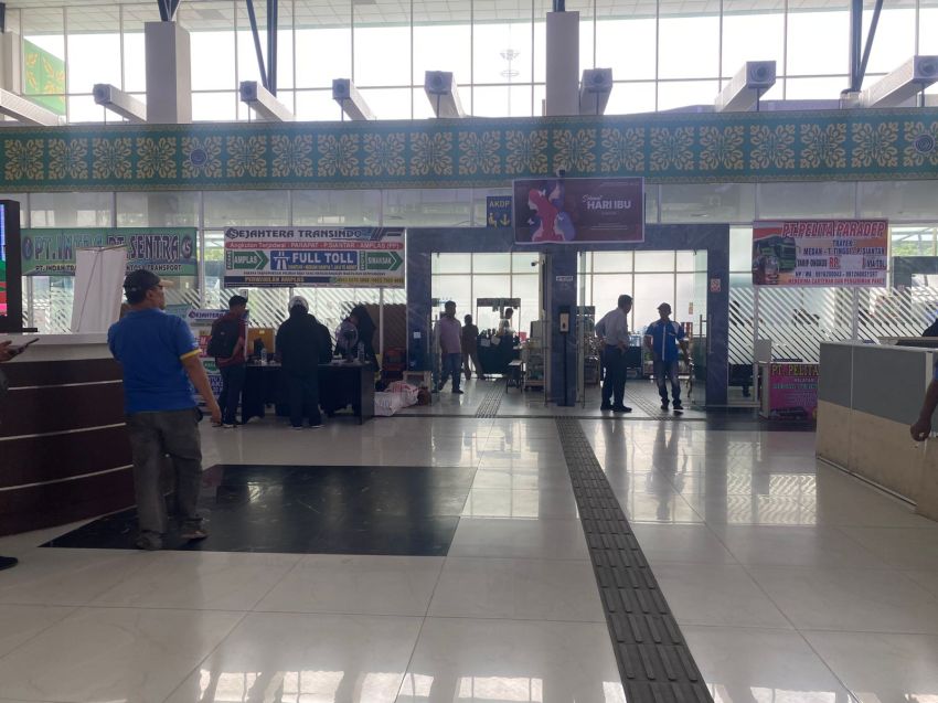 Penumpang Arus Mudik Nataru 2025-2026 di Terminal Amplas Turun Sampai 50 Persen
