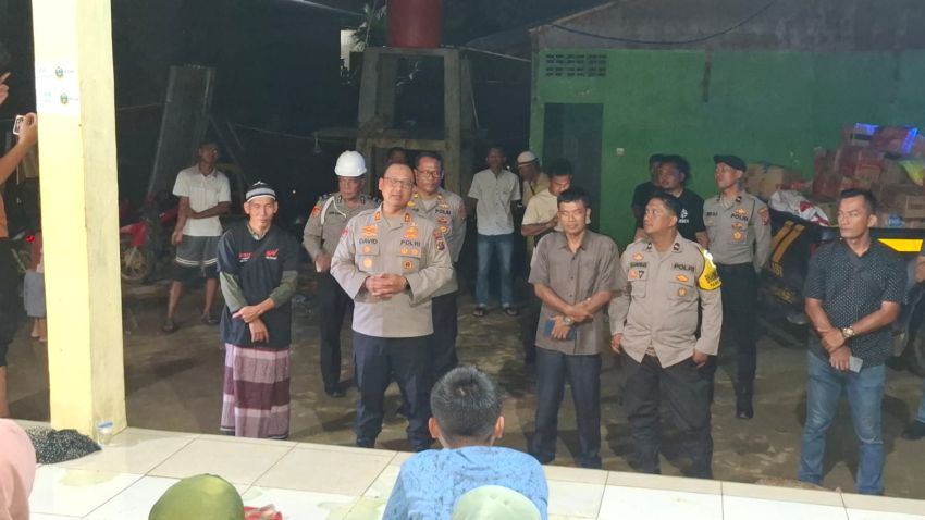 Kapolres Langkat Salurkan Bantuan Sosial kepada Warga Terdampak Banjir di Pangkalan Brandan