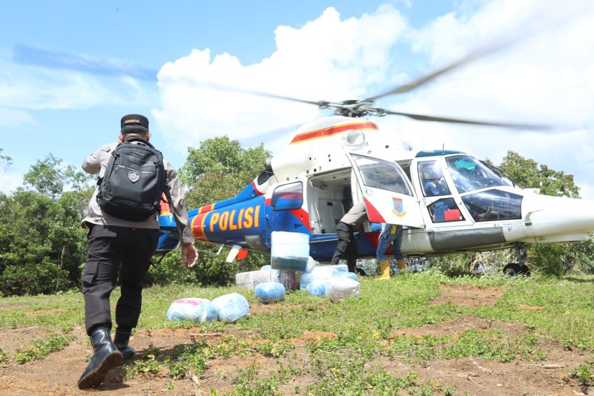 Tak Ada Jalan, Masih Ada Harapan: Polri Bawa Bantuan Udara untuk Rampa Tapteng