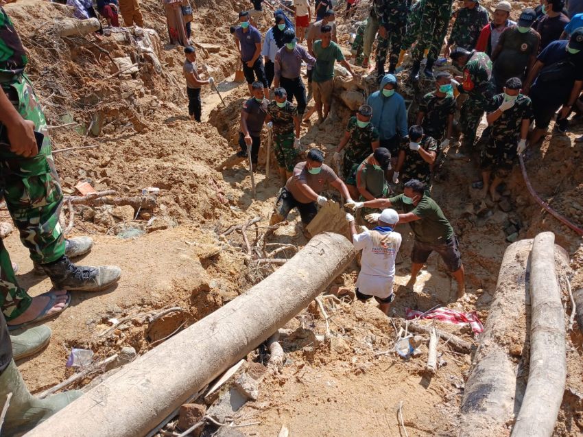 Setelah 29 Hari Pencarian, Polri bersama Tim Gabungan Temukan Jenazah Korban Longsor