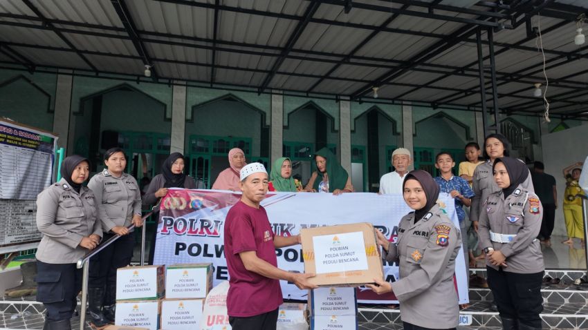 Uluran Tangan di Tengah Longsor Sibolga, Polwan Polda Sumut Hadir Menguatkan Warga