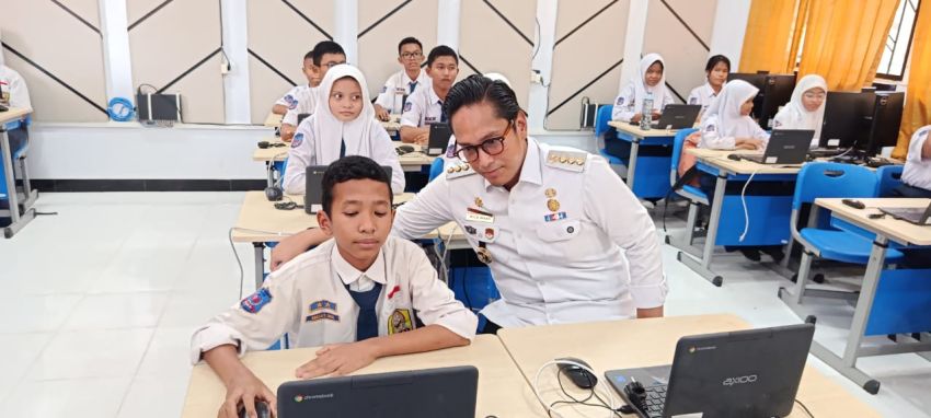 Wali Kota Medan Rico Waas Serahkan Bantuan ,Guru Prestasi, Launching Kelas Digital serta Puncak Karya Budayawan Masuk Sekolah