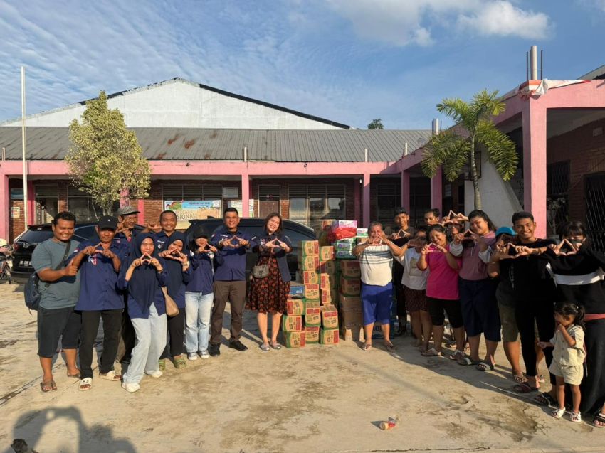 PT Antonio Jaya Abadi Sumbang Ratusan Dus Logistik, Fokus Bersihkan Sekolah Terdampak Banjir di Medan