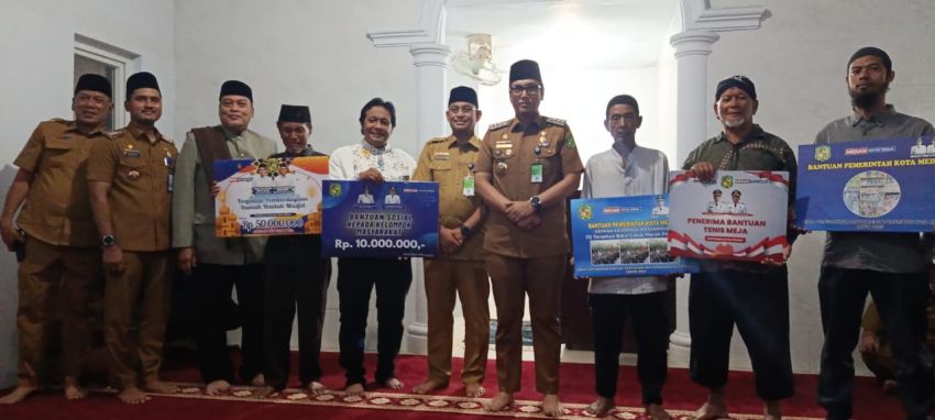 Wali Kota Medan Rico Waas Safari Ashar Di Mesjid Al Hidayah Jalan Periuk Kecamatan Medan Petisah