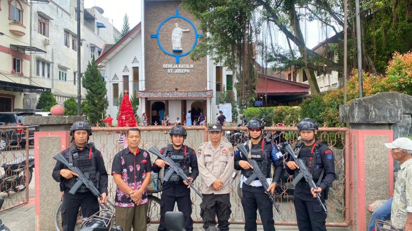 Brimob Polda Sumut Intensifkan Patroli Operasi Lilin Toba 2025, Pastikan Ibadah Natal dan Keamanan Lingkungan