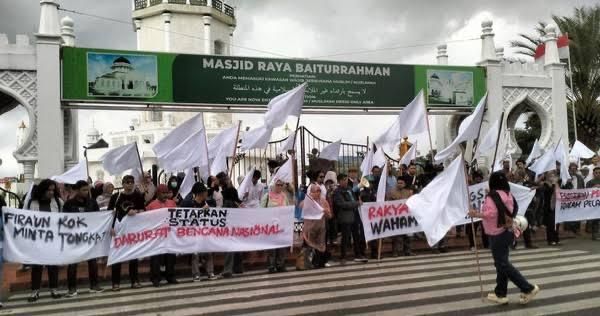 Aksi di Baiturrahman, Warga Aceh Desak Prabowo Tetapkan Banjir Sumatera sebagai Bencana Nasional