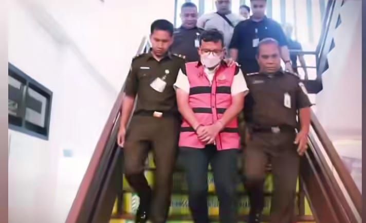 Korupsi Medan Fashion Festival 2024: Tersangka Bertambah 1 Lagi, Kabid Koperasi UKM 'Dibungkus' Rompi Pink