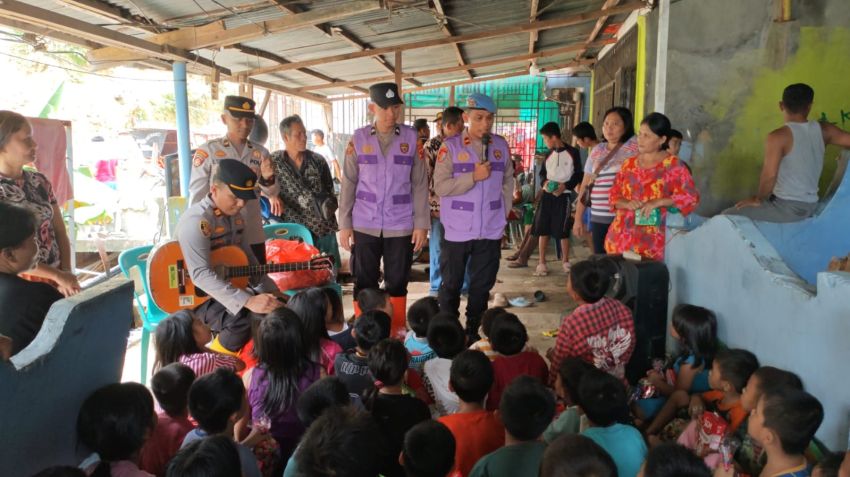 Polres Sibolga Berikan Bantuan Dan Trauma Healing Korban Bencana Alam Longsor Dan Banjir