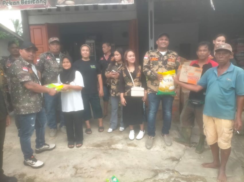 Kepedulian DPC GRIB Jaya Langkat dan Satgas Langkat Beri Bantuan kepada Warga Terdampak Banjir