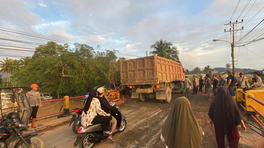 Akses Antarwilayah Pulih, Brimob Sumut Rampungkan Perbaikan Jembatan Halangan dalam 3 Hari