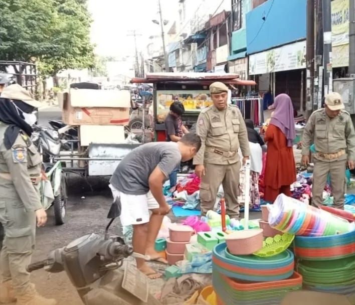 Satpol PP Kota Medan Tertibkan PKL di Sejumlah Pasar Tumpah, Wujudkan Kota yang Lebih Tertata