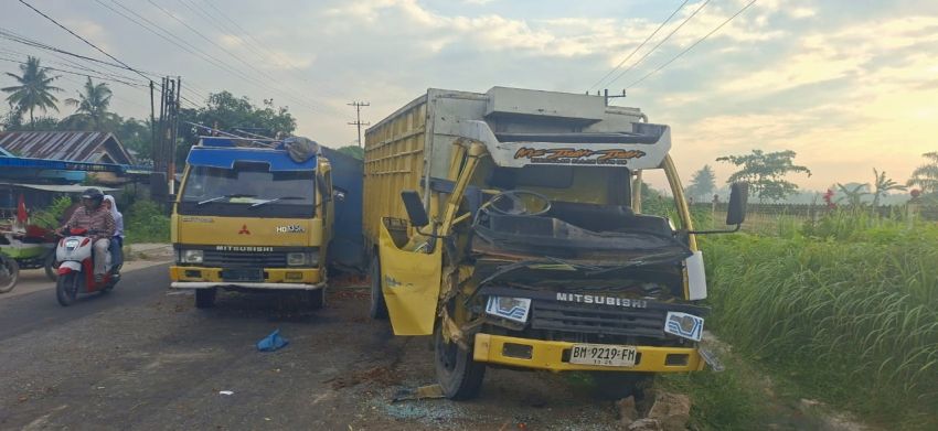 Rem Blong, 2 Truk Colt Diesel Kecelakaan di Jalan Kisaran&ndash;Tanjungbalai