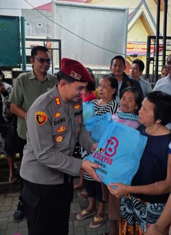 Polda Sumut Salurkan 500 Paket Sembako bagi Warga Terdampak Banjir di Kwala Bekala