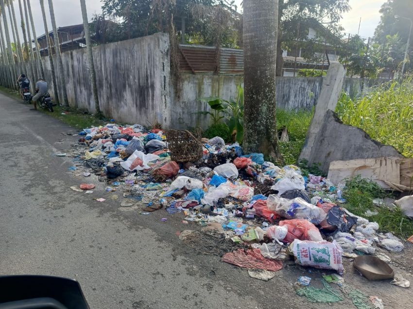Sampah Berserakan di Jalan Pendidikan Patumbak, Kepala Desa Marindal II Jamin Pembersihan Segera