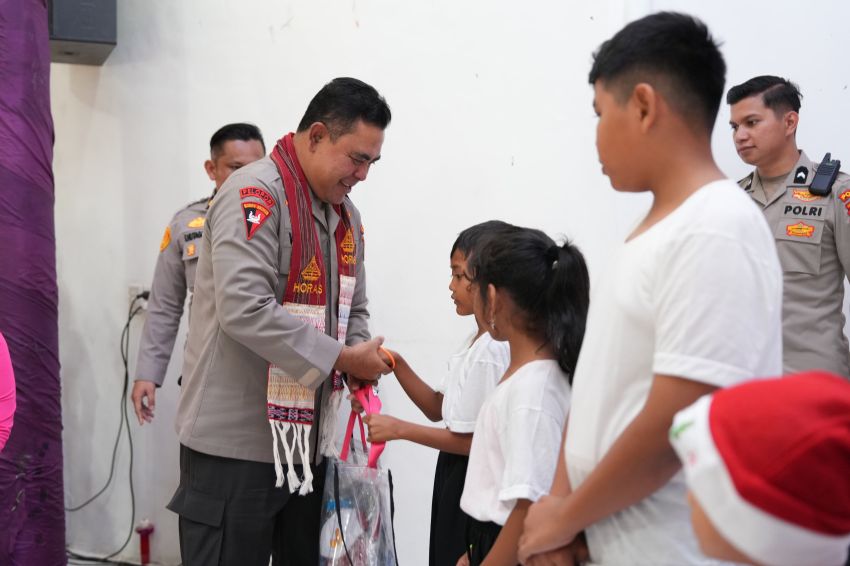 Natal Berbagi, Polda Sumut-Bhayangkari Salurkan Bingkisan dan Trauma Healing bagi Anak