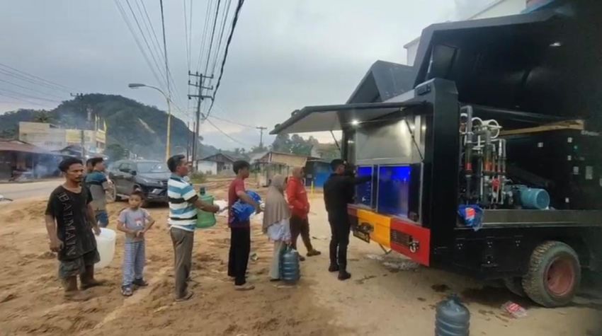 Water Treatment Sat Brimob Polda Sumut Jadi Penyelamat Krisis Air Bersih Pasca Banjir Tapanuli Tengah