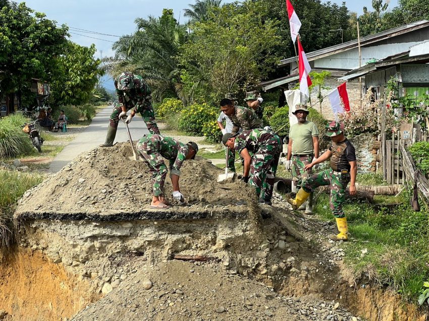 TNI Percepat Pembangunan Jembatan Aramco di Desa Sei Litur Tasik Langkat