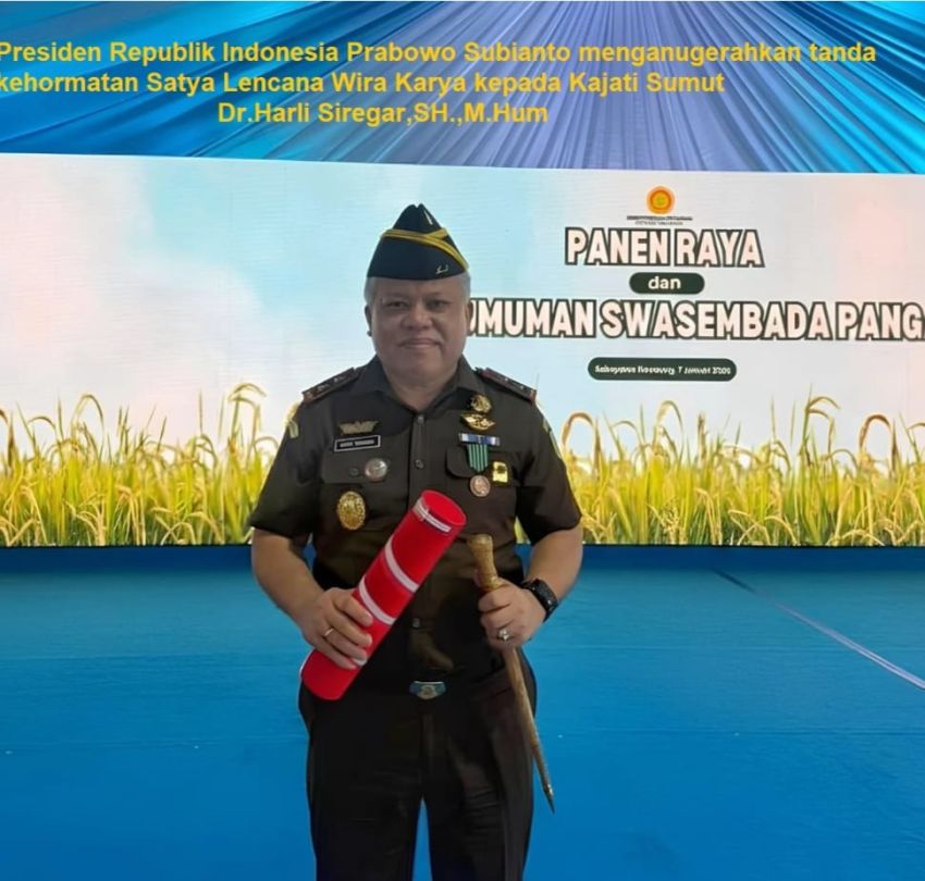 Kepala Kejaksaan Tinggi Sumut Terima Penghargaan Satya Lencana Wira Karya dari Presiden