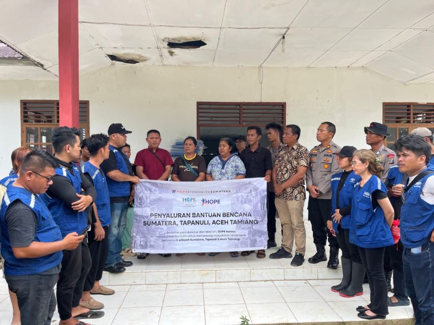 Dukung Semangat Belajar Anak Pascabencana, Brimob Sumut Bersama Dinas Pendidikan Turun ke Sekolah