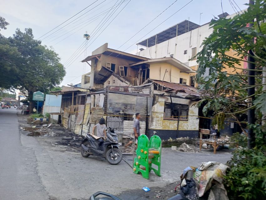 Warung Kelontong di Medan Timur Ludes Terbakar Saat Penghuni Terlelap