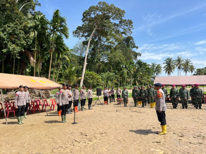 Brimob Polda Sumut Gelar Upacara Kenaikan Pangkat di Tengah Misi Kemanusiaan