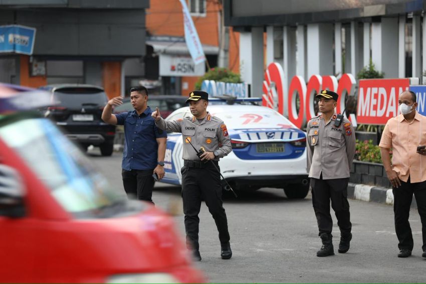 Pastikan Keamanan Warga, Kombes Jean Calvijn Pimpin Pengaturan Lalin Pagi