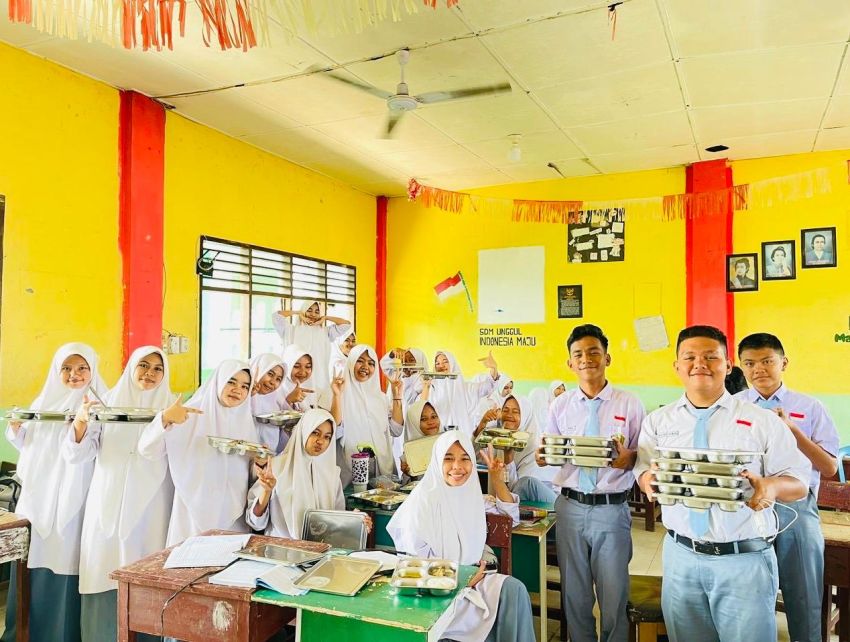 Penuh Syukur dan Senyum, Siswa MAN Tanjungbalai Nikmati MBG