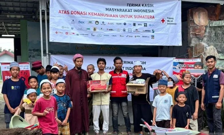 PMI Langkat Salurkan Bantuan Paket Al Quran ke Pesantren pascabencana